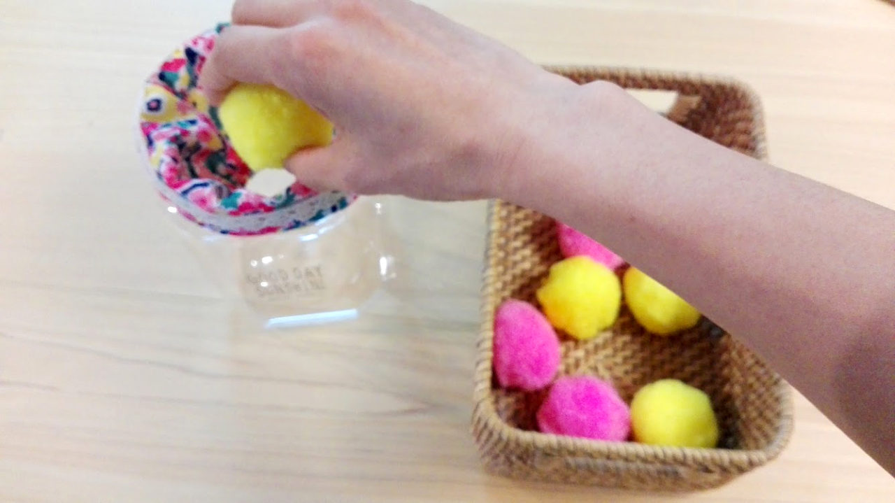 1 2歳の指先運動に 100均で作るモンテッソーリ流手作りおもちゃ ぎゅってweb