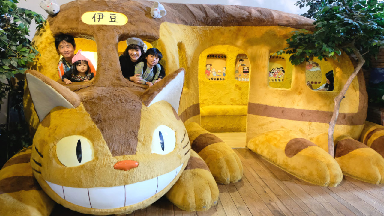 伊豆テディベアミュージアム「トトロのぬいぐるみ展」でネコバス体験