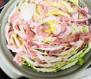 白菜丸ごと使い切りレシピ。定番のミルフィーユ鍋や塩もみ、干し野菜にも