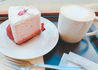 スタバ「SAKURAFULシフォンケーキ」をアンチ桜味の私が実食