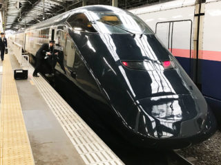 世界最速美術館！「現美新幹線」に乗るために子鉄と旅へ。贅沢すぎる50分間