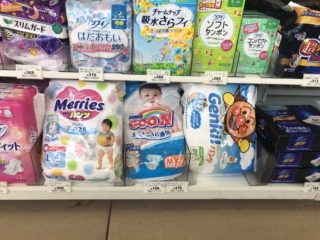 「朗報」コンビニで少量パックのおむつが買える！！