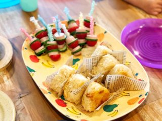 子連れのおもてなしで困ったら…「簡単チーズおにぎり」子どもウケ抜群