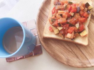 簡単朝食！ラタトゥイユはレンチンして混ぜるだけ！何でも相性抜群