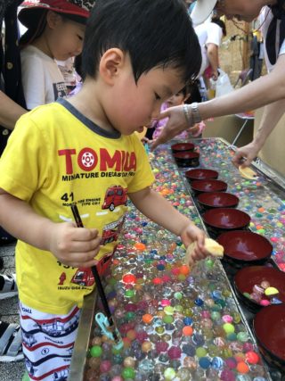 3歳息子が一瞬で迷子に！14万人規模の夏祭りでの奇跡【わが家の迷子対策】