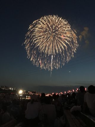 夏だ、花火大会だ！子連れ花火鑑賞は、これを持っていけば間違いない！