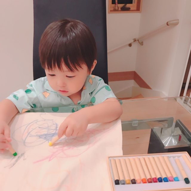 子どもの作品を持ち歩こう 無印良品の布描きクレヨンでバッグにお絵描き ぎゅってweb