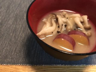 ママの味方！しめじの簡単レシピ！まるで料亭の味？秋の味覚のおみそ汁