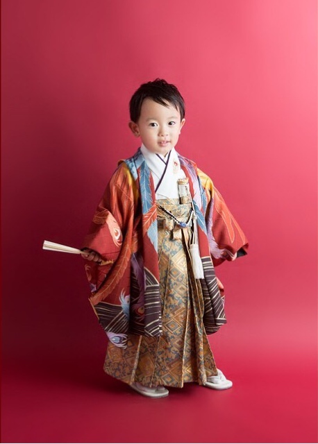 七五三モデル撮影 2歳の男の子が本格的な刀 袴を着てみると ぎゅってweb