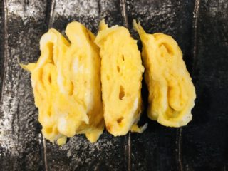 味付けは半分残ったアレを使うだけ！簡単コク旨ふわふわ卵焼きに