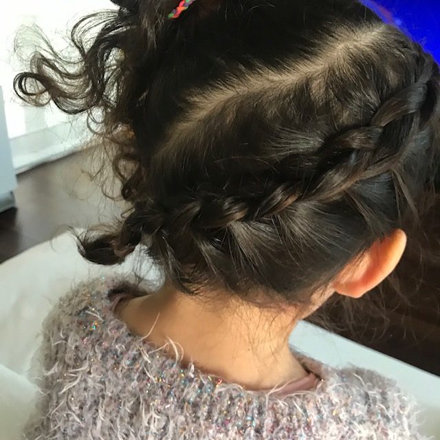 アナ雪2の映画の髪型に簡単アレンジ アナの三つ編み一周まとめ髪