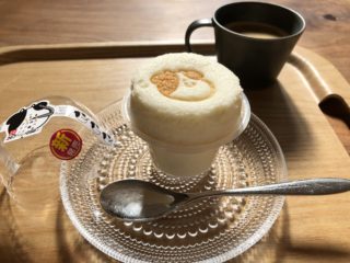 ファミマ新作あの牛さんマーク！たべる牧場スフレプリンはミルクが濃厚～