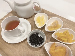 紅茶にドライフルーツを入れるだけ！簡単フレーバーティーでリフレッシュ