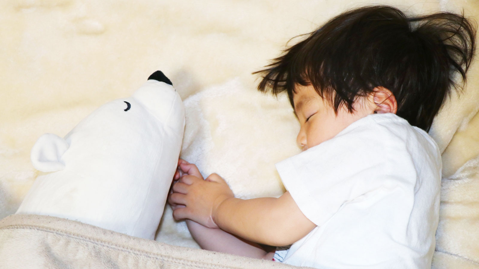 夜中に子どもが頻繁に起きる 原因と対策を寝かしつけのプロが解説 ぎゅってweb