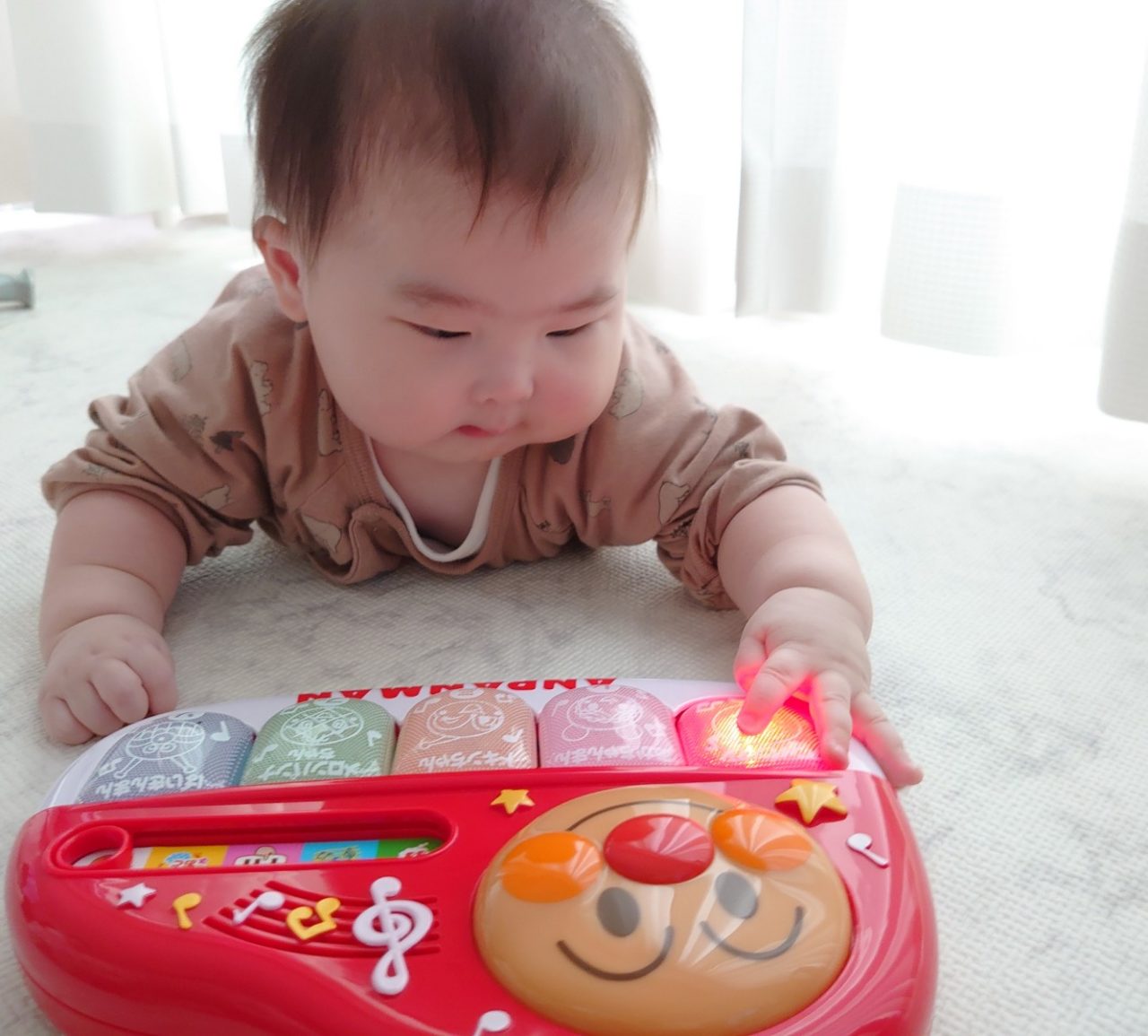 知育玩具ってどんなもの 7カ月の次男と育脳ベビーピアノで遊んでみた ぎゅってweb