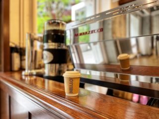 文房具メーカーKOKUYOの本社にあるカフェ、コーヒー スタンド エッテン