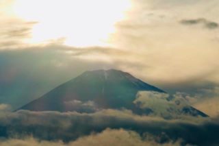 富士山がみえるキャンプ場やキリンに餌をあげられるグランピングに行こう！