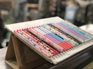 短くなった鉛筆5本を新品1本に交換！北星鉛筆の工場見学「東京ペンシルラボ」