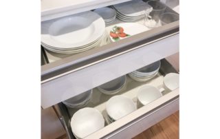 よく使う食器の収納は、引出し収納が使いやすい理由